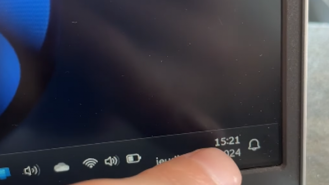 Comment afficher le jour, la date et l’heure sur Windows – Astuce simple